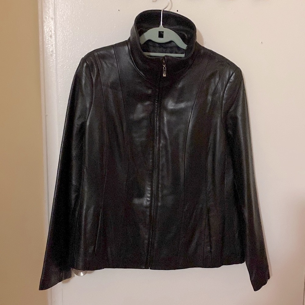 Jones New York brown leather buttery soft zip up jacket in Large.